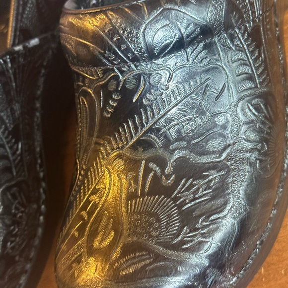 Dansko Black Tooled Clog Size 40= 9.5 -10 Nursing, On Your Feet. Caregiver. - Picture 5 of 16